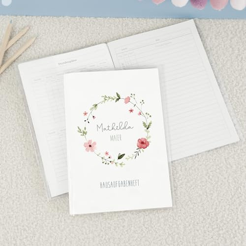 hellomini Hausaufgabenheft-Hülle DIN A5 – Personalisierter Einleger mit Name – liebevolle Motive – Schutzhülle für Schule & Vorschule Opt. Hausaufgabenheft (Blumenkranz Rot, Einleger + Hülle)