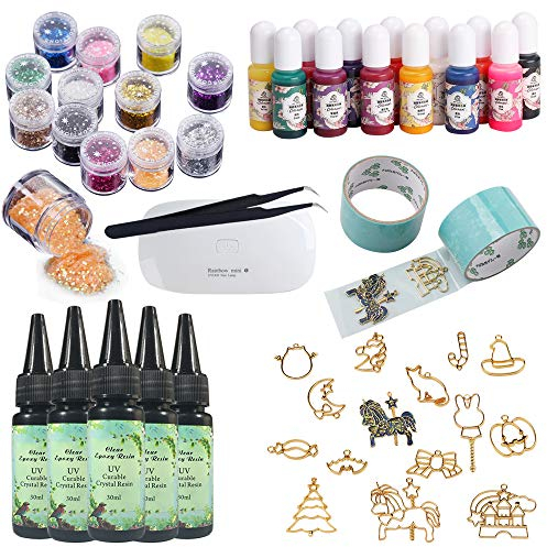 5 UV Transparentes Epoxidharz + 17 Blenden Formen Anhänger Charms + 2 Bänder + 13 Color Pigments + 12 Glitters Powders Mischen Schillernde Flocken Ultradünne Pailletten + Mini UV-Lampe + Pinzette
