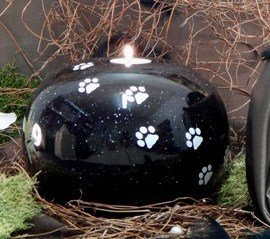 Tierurne - Kugel aus Keramik mit Trauerlichteinsatz, Effektschwarz, weiße Pfötchenspuren, Vol. ca. 2,00 Ltr.