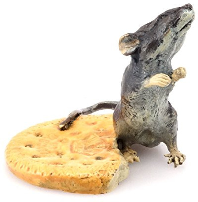 Kunst & Ambiente - Maus mit Biskuit - handbemalte Wiener Bronze - kultige Tierfigur im Retrolook - Dekostatue - Skulpturen online kaufen - Sammlerstück - Wohndeko für Innen