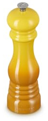 Le Creuset Classic Adjustable Salt Mill Grinder, Chip-Resistant ABS Plastic, Anti-Corrosion, 40 g, 21 cm, Nectar, 44002216720000
