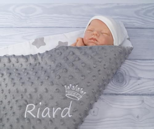 Personalisierte Babydecke mit Namen – Grauer Plüsch & weiße Baumwolle mit grauen Sternen – Bestickt, Warm & Wintergeeignet, 75x100 cm – Geschenk zur Geburt & Taufe (Grau - Sternen 6, 75 x 100 cm)