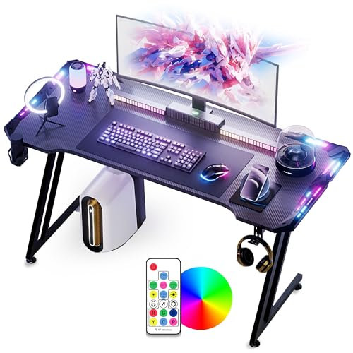 Gamtimer Scrivania Gaming,120X60CM,Postazione di Gioco Con Piano in Fibra di Carbonio RGB,Tavolo da Gioco Ergonomico a LED,Tavolo da Computer con Portabicchieri e Ganci Per Cuffie