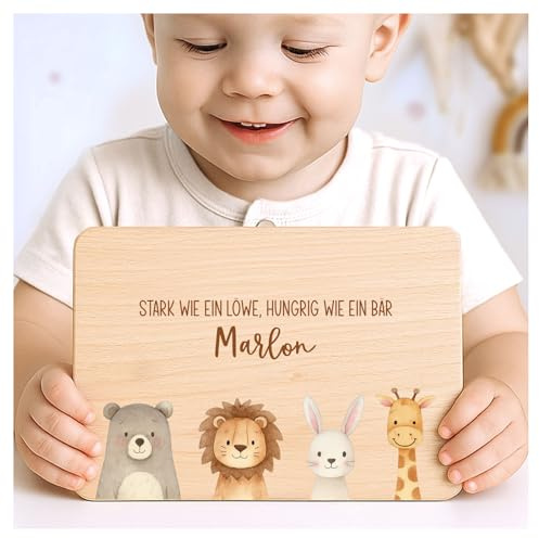 Little-Deco Personalisiertes Frühstücksbrettchen aus Holz, Hier Krümelt Brettchen mit Namen, Individuelles Holzbrett mit Tieren für Kinder, Lebensmittelecht, Taufgeschenk & Babygeschenk XFL1037
