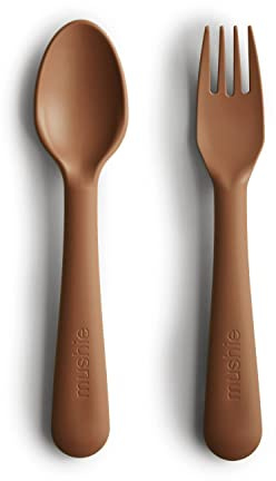 Mushie Besteckset mit Gabel & Löffel für Kinder | Wiederverwendbar Besteckset | Hergestellt in Dänemark | BPA-Frei | Sichere, Hochwertige & Langlebige Erstausstattung (Caramel)