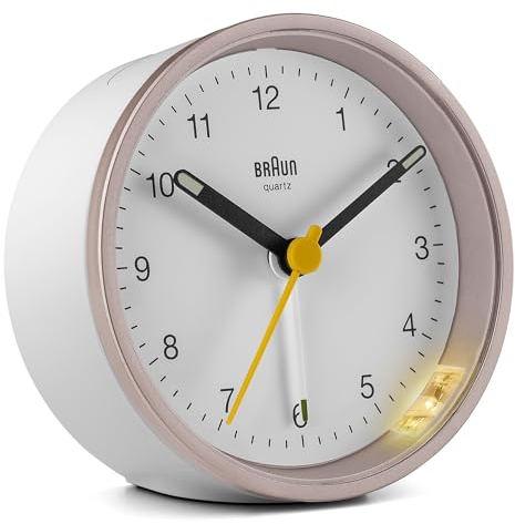 Braun Klassischer analoger Wecker Schlummerfunktion und Licht, ruhiges Quarzuhrwerk, Crescendo-Alarm in Weiß und Rose, Modell BC12PW.