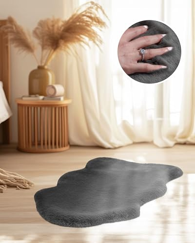 Qiyano Hochflor Teppich Fell-Form für Wohnzimmer aus Kunstfell weich Flauschteppich Fellimitat Flauschiger Soft Shaggy, Fellteppich (Imitat) Farbe: Anthrazit, Größe: 60 x 90 cm Sheepskin