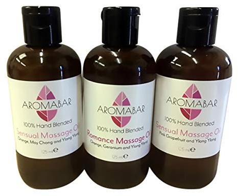 Romantisches Sinnliche Massageöl Geschenk Set (3 x 125ml) beinhaltet Sensual (Ylang Ylang) Sinnlich & Erotisch (Orange, Ylang Ylang & May Chang) und Romantik (Orange, Geranie & Ylang Ylang) Geschenk geschachtelt. Perfekt für Valentin, Jahrestage oder Geburtstage