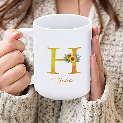 Yelolyio Tazza personalizzabile con nome e iniziale H, tazza da caffè con monogramma floreale e girasole, tazza da caffè e tè, in ceramica, per la festa della mamma, Natale, regalo di compleanno per