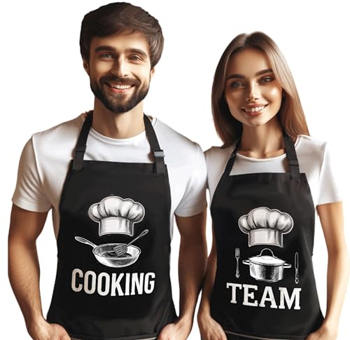 Shirtoo 2 Kochschürze im Pack für alle, die gerne gemeinsam kochen, mit Aufdruck Cooking und Team, Schürzen-Farbe schwarz