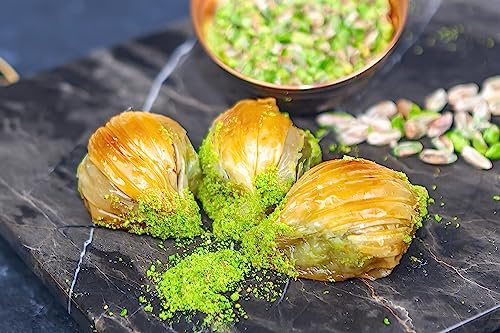Gulluoglu Mussel Shape Turkish Baklava, Freshly Produced and Long Lasting, Traditional Turkish Baklava (Pistachio, 20 Pieces (1000 gr.))
