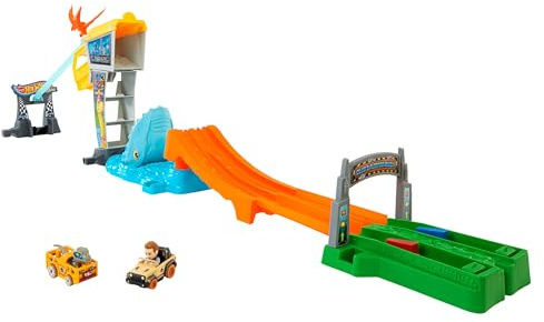 Hot Wheels Trackset und Spielzeugautos, RacerVerse Jurassic World Blues Raptorenangriff Trackset mit 2 Die-Cast-Rennautos: Blue und Owen, HTP12