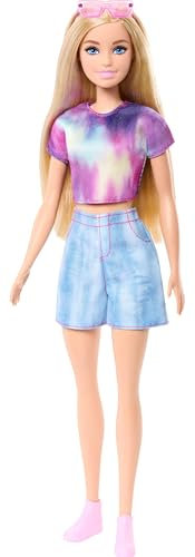 Barbie Mysteries: Beach Detectives Malibu Modepuppe mit unverkennbarem Outfit zum An- und Ausziehen und Accessoires, inklusive Sonnenbrille, JFV63