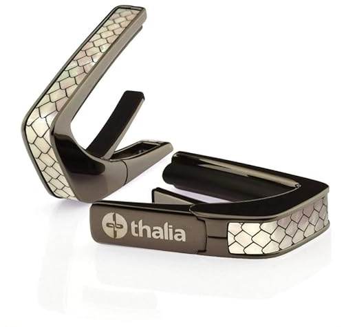 Thalia Premium Series Kapodaster mit schwarzem Chrom-Finish und Perlmutt Dragon Scales Einlage
