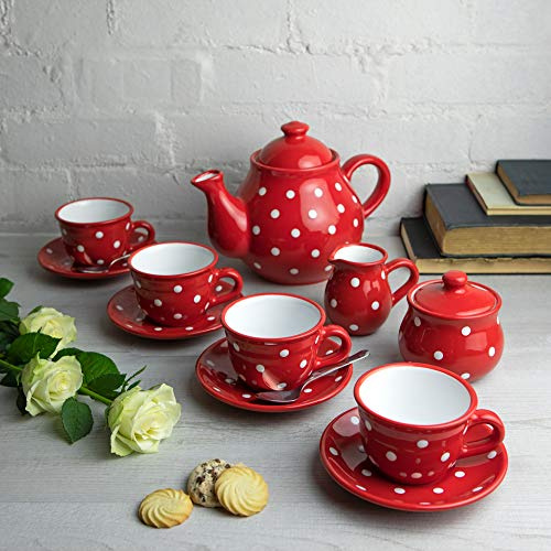 City to Cottage® Set Grande de Tetera, Jarra de Leche y Azucarero de Cerámica con Diseño de Lunares con 4 Tazas y Platitos Hecho y Pintado a Mano en Rojo y Blanco, 1,7 L/60 oz/4-6 Tazas