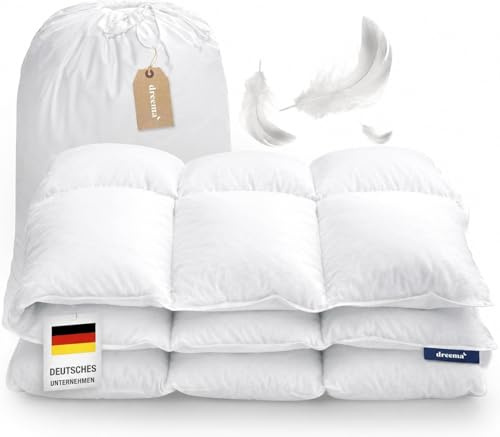 DREEMA Original warme Feder- und Daunendecke 155x220 | Extra flauschig, anschmiegsam & voluminös | in Deutschland gefertigt | Downpass Zertifiziert | Allergiker geeignet | Baumwollbezug