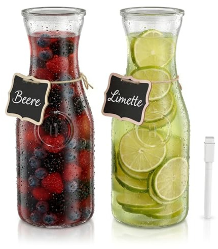 Arendo – 2x Karaffe aus Glas mit Deckel – 1 Liter – Silikondichtung – 2 Holztafel-Etiketten – Glaskaraffe – Glaskrug – ergonomisch geformt – Wasserkaraffe für Haushalt Büro Gastronomie Events