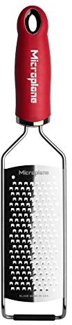 Microplane Grattugia da Cucina Lama Spessa Acciaio Inossidabile Rossa Serie Gourmet Ideale per Formaggio, Carota, Zenzero, Noce di Cocco e Rafano