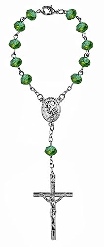 Kaltner Präsente Geschenkidee - Kurzer Auto Rosenkranz für Damen und Herren mit Kreuz Anhänger Marienbild und Glas Perlen Farbe Grün (Länge 17 cm)