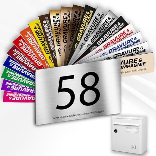 Briefkastennummer – Selbstklebendes PVC Schild mit Gravur – Personalisierte Hausnummer oder Briefkastenschild – KLEIN 5 x 3,5 cm (Metallisch Alugrau)