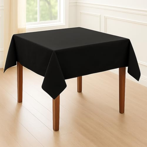 Hans-Textil-Shop Tischdecke Schwarz 80×80 Baumwolle – Uni Tischtuch quadratisch, pflegeleicht & bügelfest, handgefertigte Baumwoll Tischdecke mit 4-Seiten-Saum für Küche, Esszimmer & Deko