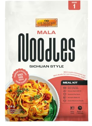 Lee Kum Kee Mala Nudel Meal Kit - Sichuan Style Mala Nudeln mit Chiliöl und gewürzter Sojasauce, Knife-cut Nudeln, fertig in 5 Minuten, ideal als schnelle Mahlzeit für eine Person, 1 x 114 g