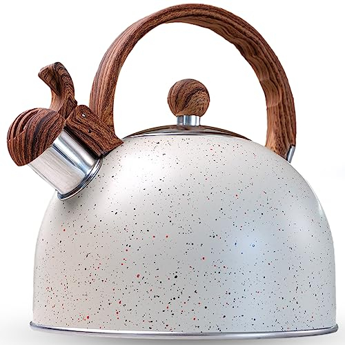 La Moustache - Hervidor de Agua Silbante【2,5L】de Acero Inoxidable para 10 Tazas | sin BPA, Ø23 cm Apto Inducción, Gas y Vitrocerámica con Asa Ergonómica Antiquemaduras, Diseño Vintage (Beige)