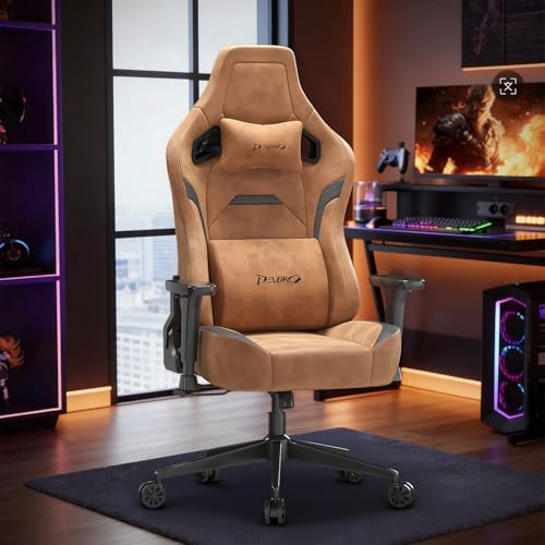 Devoko Silla Gamer Ergonómica para Adultos, Tapizada en Gamuza con Detalles de Cuero Carbono, Reposabrazos 3D, Espuma de Alta Densidad, Base Metálica Estable, Marrón Canela