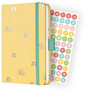 SIGEL J2318 Wochenkalender Jolie 2022 - Rainbow Butter - ca. A6 - gelb - Hardcover - 174 Seiten - mit fröhlichem Kalendarium, vielen Infos und praktischen Stickern - FSC-zertifiziert - Terminplaner