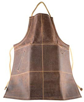 Alpenleder Grillschürze FUNKENFEUER – Feuerfeste Echt Leder Grill Schürze – TÜV geprüft nach ISO11612 – Größenverstellbar mit einer Tasche für Zubehör – auch als Schweißerschürze geeignet