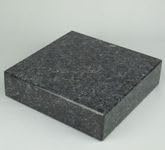 designgrab Grablampe Royal Edelstahl mit Kreuz & Sockel 20×20×5 cm aus Granit – Glasfenster austauschbar, witterungsbeständig Labrador Blue Pearl
