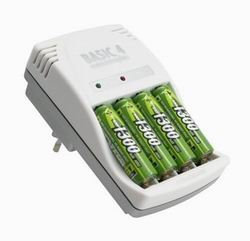 GrecoShop Caricabatterie universale + 4 batterie ricaricabili AA 1.2 - 9V