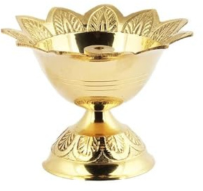 Shubhkart Lampe à huile en laiton pour Puja/brûleur/Diya pour Diwali Pooja | Lampe à huile indienne Pooja, lampe Diya dorée, 7,6 cm Devas Diya | Motif floral gravé