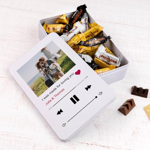 Wanapix | Blechdose mit Schokolade| Personalisierte mit Bild und Text | Mit 22 Schokoriegel | Originelles Geschenk zum Muttertag | 19,5x13,5x5 cm (1200 ml) - Song