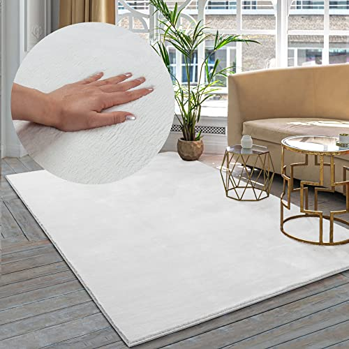 the carpet Premium Moderner Hochflor Langflor Wohnzimmer Teppich, Super Soft, Kunstfell, Flauschig, Felloptik, Creme, 160 x 230 cm