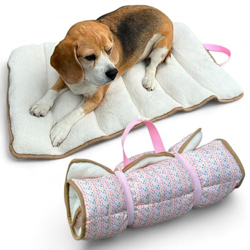 MIJOMA Premium Hundereisematte aus Fleece mit wasserabweisender Rückseite, Pfötchenprint, leicht & tragbar, ideal für Reise & Zuhause, Beige, 70x45x3 cm