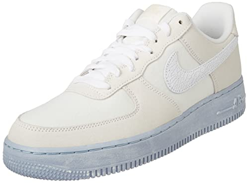 NIKE Herren Air Force 1 '07 LV8 EMB Sneaker, Summit White/White-Blue Whisper, 40 EU