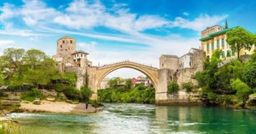 AluVerbund-Bild 130 x 70 cm: Panorama der Alten Brücke in Mostar an einem schönen Sommertag, Bosnien und Herzegowina (181495447)