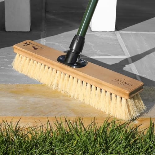CHARLES BENTLEY Broom, Charnwood, 18 inch, Dual Fill Broom, for Garden & Outdoor, Maintenance, Premium Brushware, Green, FSC® 100% Wood, Soft and Stiff Bristles, Grip Handle, Britain (140x45x7cm)