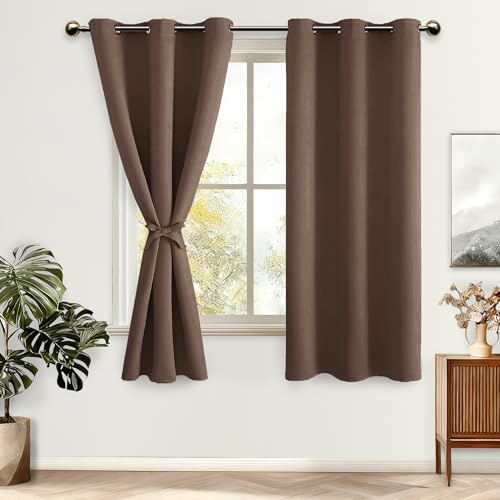 DWCN Blickdichte Vorhänge Kurz Verdunkelungsvorhänge mit Ösen 2 Stücke | Braun,137x117cm(HxB), Abdunkelnde Vorhänge mit Ösen Thermovorhang für Wohnzimmer Schlafzimmer Wärmeisolierend