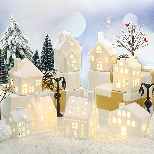 Cindeer 26 Stück Keramik Weihnachtsdorf Set 8 LED Weihnachtshäuser 16 Weihnachtsbäume für Bauernhof 2 Straßenlaterne Weihnachten Szenerie Deko Weiße Porzellan Weihnachtsdeko Figuren für Tisch