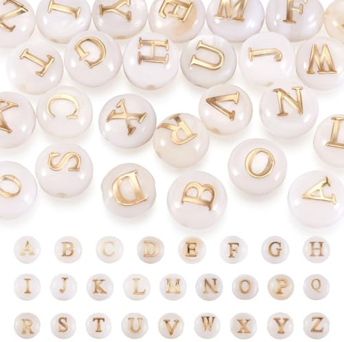 Pandahall Muschel-Perlen, natürliche Süßwasser-Muschelperlen mit goldenem Alphabet, Buchstabe A ~ Z, flache runde Muschel-Charm-Perlen mit 0,8 mm Loch für Armbänder, Schmuckherstellung