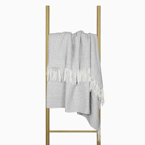 Merino Wolldecke 140x200 – Weiche Merino Decke mit 10% Kaschmir – Luxuriöse Schafwolldecke mit Tasseln – Warme Wolldecke für Sofa, Bett & Outdoor – Stylish Weiche Kuscheldecke - Nostra Wolldecken