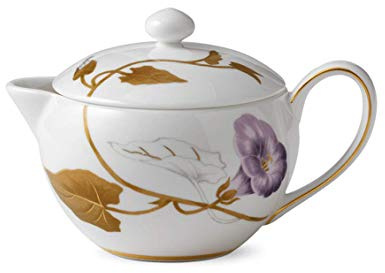 Royal Copenhagen Flora Sahnekännchen aus Fine Bone China in der Farbe Weiß mit Blumenmuster 35cl, 1017541