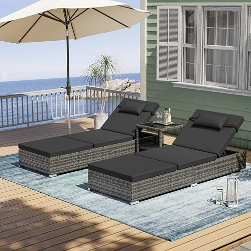 UDPATIO Lot de 2 Chaises Longues de Jardin avec Table, Bain de Soleil 5 Positions de Réglage, Charge 160 kg, pour Terrasse, Pelouse, Jardin, Piscine, Rotin Gris et Coussin Gris