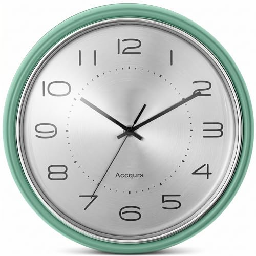 Accqura Vintage Retro Wanduhr 30 cm – Leises Quarzwerk, Metall-Zifferblatt & Gewölbtes Glas, Mid-Century Design Wanddeko für Wohnzimmer, Küche, Esszimmer, Schlafzimmer & Büro - Graugrün