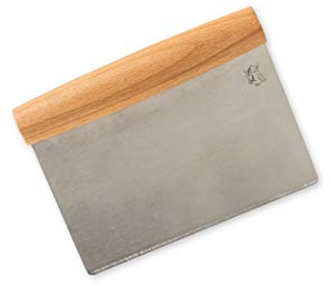 Nordic Ware 02105 Teigschaber Teigschneider aus Edelstahl mit Buchenholzgriff, hochwertige Backgeräte zum Schneiden von Teig und Schaben von Arbeitsflächen, Farbe: silber, Edelstahlklinge