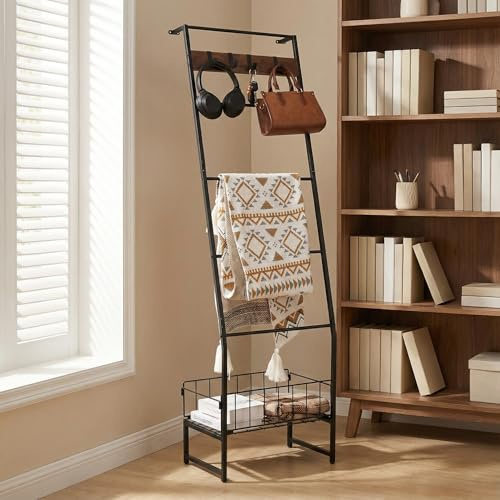 PapeFolicer Metal Blanket Ladder with Basket, 5 Tier Black Blanket Ladders for the Living Room with Hooks, 5.2ft Wall Leaning Quilt Ladder for Blankets, Towels & Throws, Farmhouse Decor