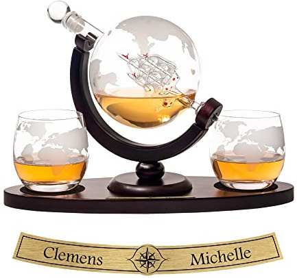 AMAVEL Whisky Set Decantador Globo Terráqueo con Dos Vasos de Whisky de diseño y Tabla en Forma de Bandeja Personalizada con Nombres Cierre hermético 850 ml