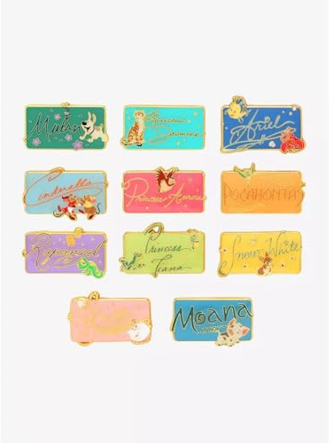 Loungefly - Disney Princess - Ariel - Signature Licence Plate - Enamel Pin - 1 Of 6 To Collect - Styles Vary - Disney Princesses - Blind Box Spille Smaltate - Spilla da Collezione Carina & Borse